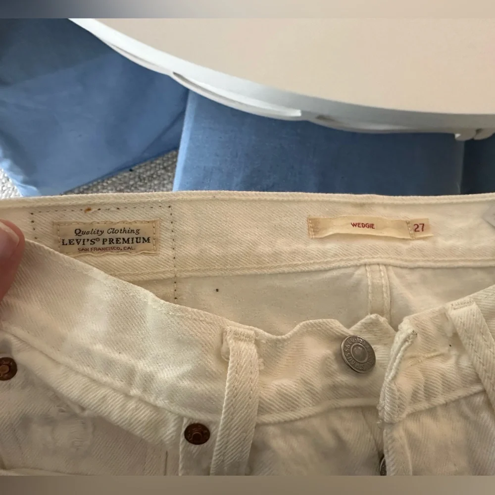 Levi's Women's Cream Straight Leg Jeans - Picture 3 of 4